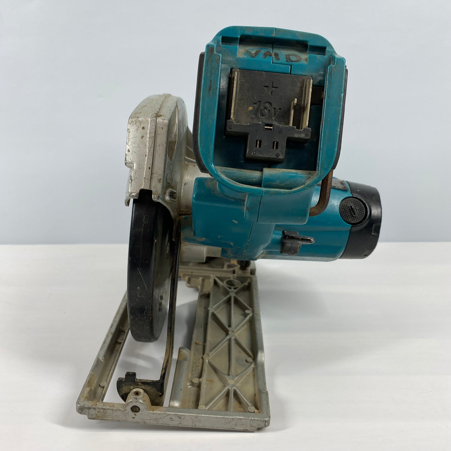 Makita BSS611 18V 3700 RPM 6 1/2" Cordless Circular Saw Tool Only