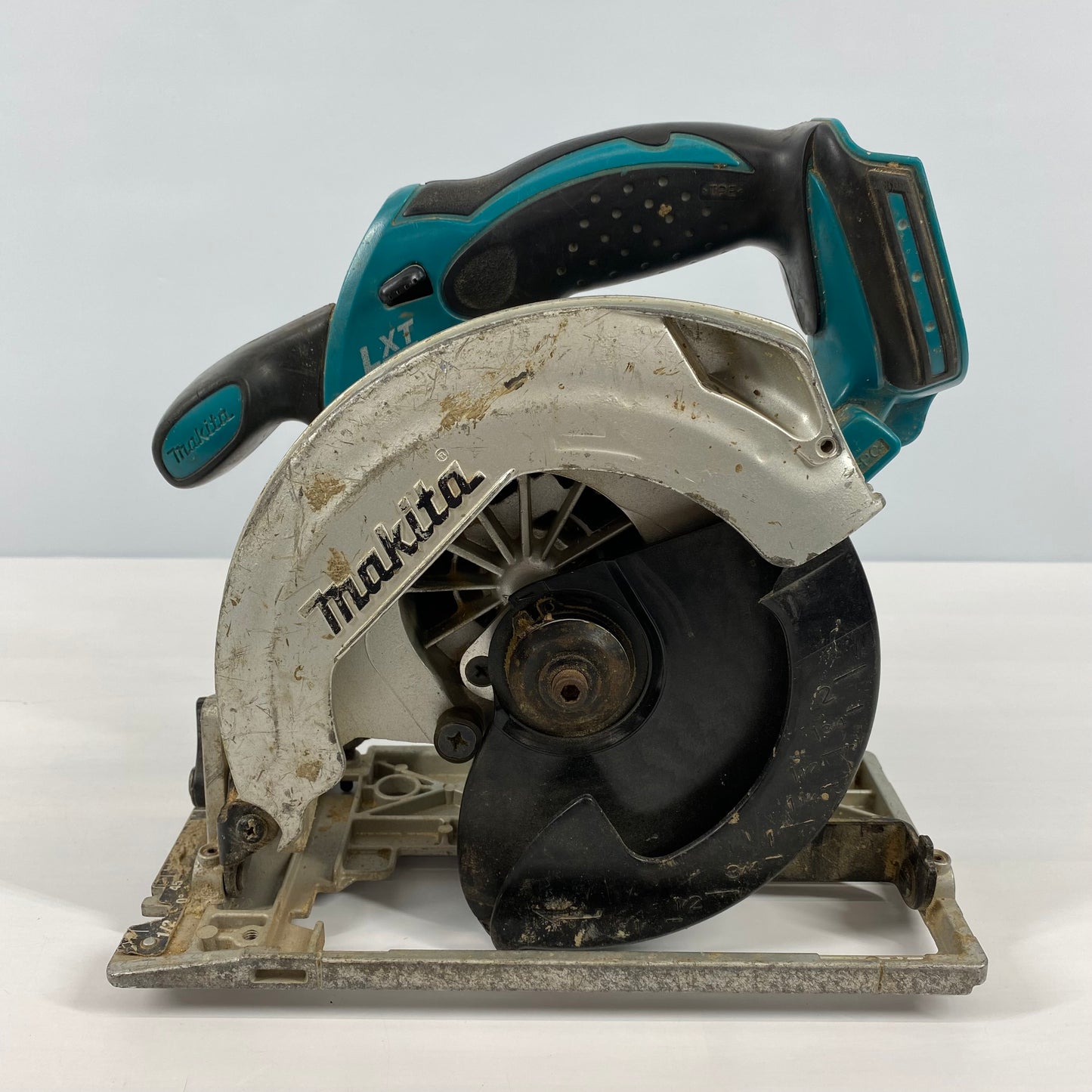Makita BSS611 18V 3700 RPM 6 1/2" Cordless Circular Saw Tool Only