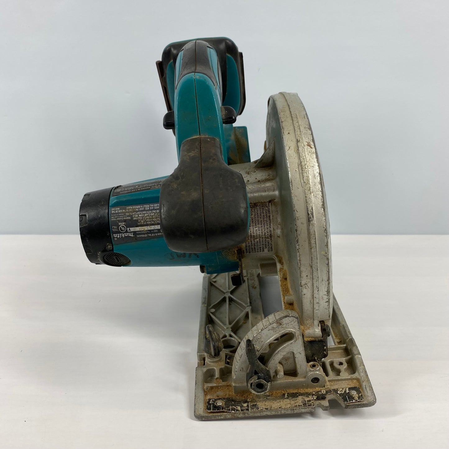 Makita BSS611 18V 3700 RPM 6 1/2" Cordless Circular Saw Tool Only