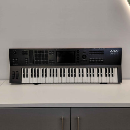 Akai Professional Mpc Key 61 16-Channel Standalone Music Production Center