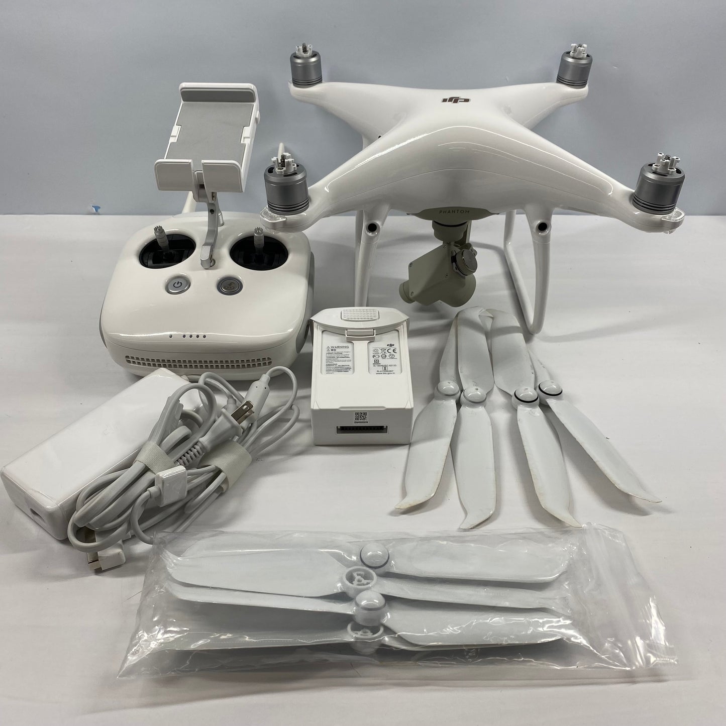 DJI Phantom 4 Pro V2.0 4K Quadcopter Camera Drone WM331S with Extras