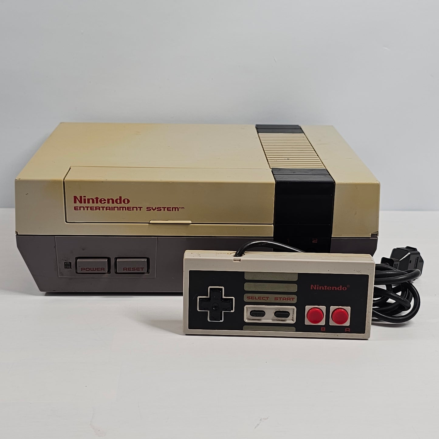 Nintendo Entertainment System NES Video Game Console NES-001 Gray